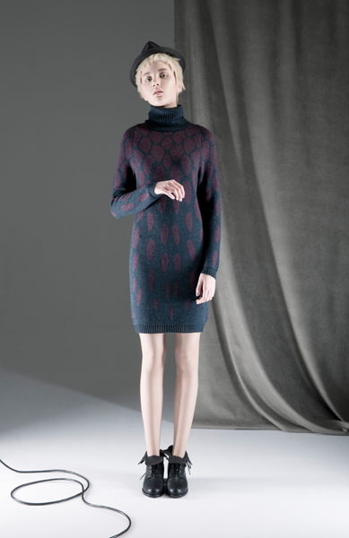 CIRCUS of FASHION ANTONIA GOY AW2014_15 Foto Schah Eghbaly Knitted Serpentine Dress - Mode aus Berlin